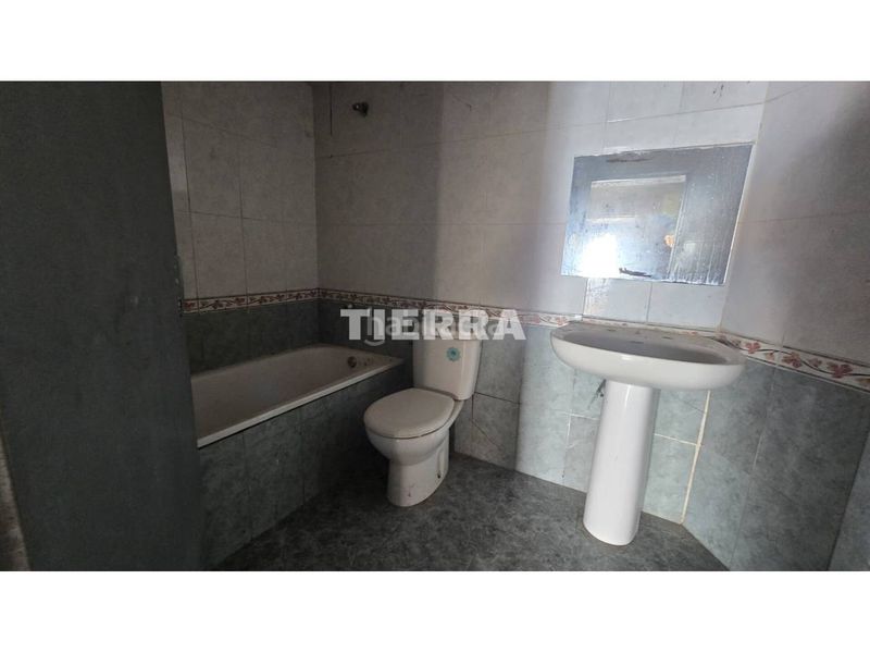 Foto bd36c4c7-6f68-439a-afe8-ecaaae355b80. Casa aparellada a Yecla