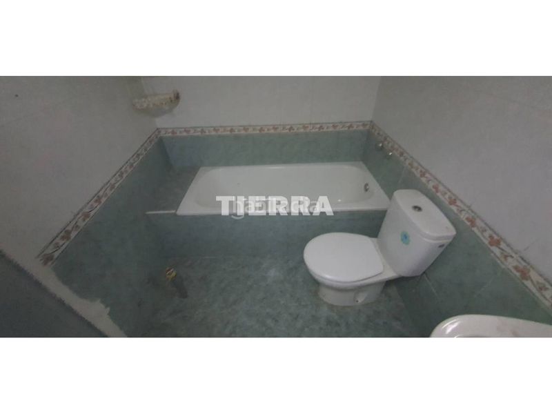 Foto d0e5e5fe-2213-4d7f-8182-aab8cf061c6c. Casa aparellada a Yecla