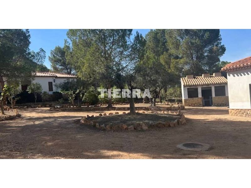 Foto b3d8121f-600b-42ec-bac6-62c5b1ab7e02. Edifici a Socovos