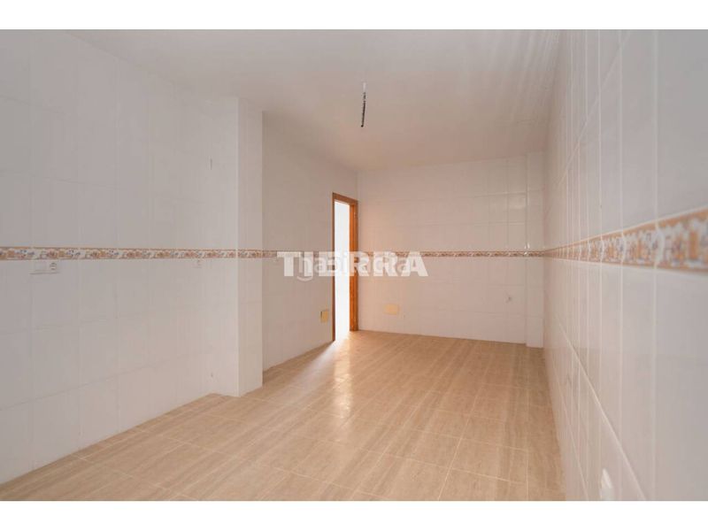 Foto 45435e78-8a35-4b1a-a9c0-024cdc2312a9. Casa adossada a Abanilla
