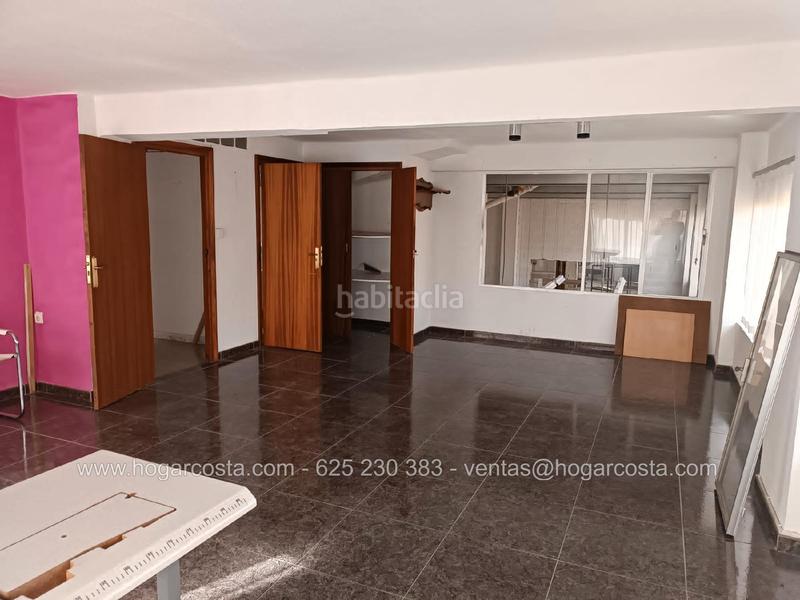 Foto d8e5bd37-b5f2-4b10-9083-78d37a4d4810. Local comercial en calle san bartolomé 20 local en Villena