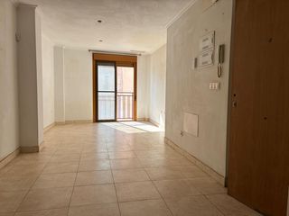 Flat in Calle carlos de la cruz pujalte 12. Piso con ascensor en el centro de monforte del cid.