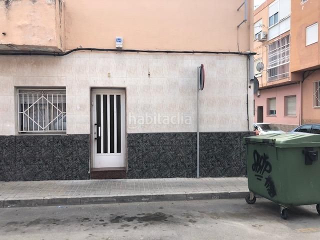 Foto c55585d7-3b1a-4b52-a9d0-ebd1912a1898. Casa a calle leon 23 a Petrer