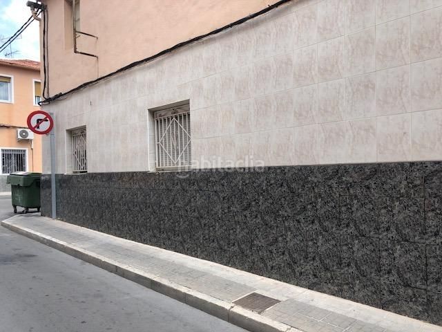 Foto edb62d14-15d1-40a9-94fd-a3845406109e. Casa a calle leon 23 a Petrer