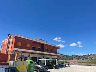 Edificio in Manya el 22. Finca con restaurante en monovar