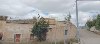 Country house in Algueña. Casa cueva en venta en algueña