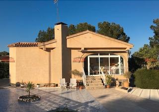 Chalet in Calle mimosa 23. Chalet con gran parcela en pinar de campoverde