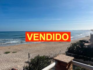 Maison jumelée à Torre de la Horadada. Triplex primera linea de playa