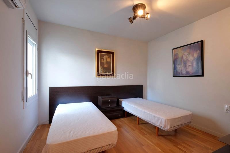 Foto 1f9e18e6-6db7-443a-91c3-2684b0c9b6bb. Pis amb xemeneia calefacció aparcament a Sarrià Barcelona