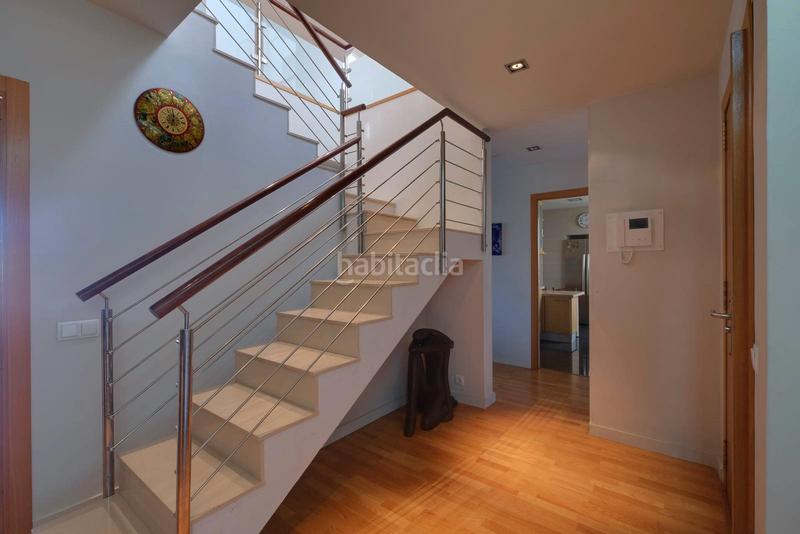 Foto 235b410e-78c1-47bb-9ff0-aac653ffe4e7. Pis amb xemeneia calefacció aparcament a Sarrià Barcelona