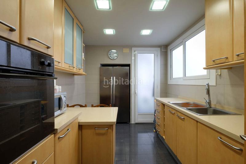 Foto 32f31dab-e97c-41ec-bb65-759a3e8bf020. Pis amb xemeneia calefacció aparcament a Sarrià Barcelona