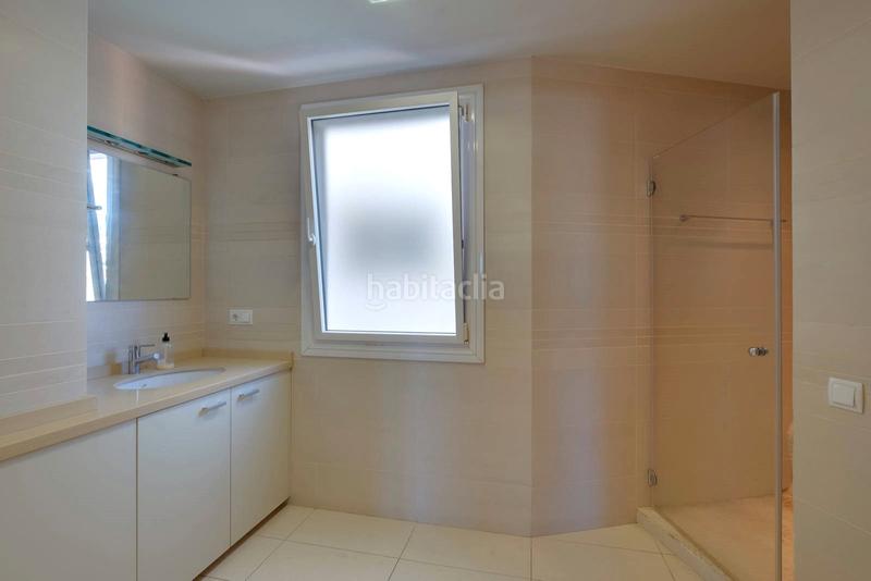 Foto 97893fbb-5e00-452c-b431-564e3bc05eea. Pis amb xemeneia calefacció aparcament a Sarrià Barcelona