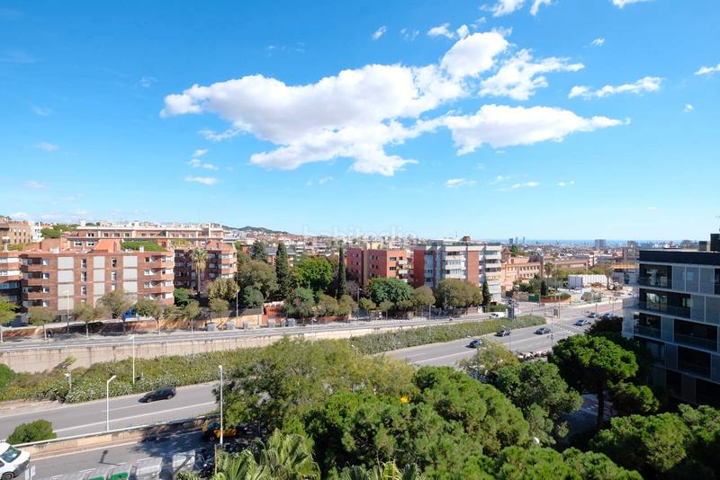 Foto b529c7ae-1790-4f35-8b0c-fe33bf8ae3c0. Pis amb xemeneia calefacció aparcament a Sarrià Barcelona