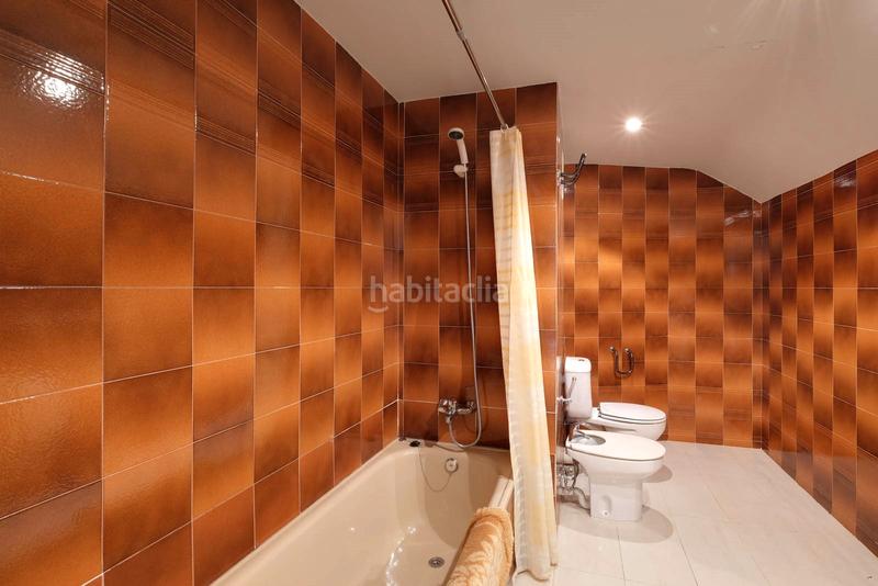 Foto e2aa0ba0-8a50-465a-ab2b-2cd24f83c87e. Pis amb xemeneia calefacció aparcament a Sarrià Barcelona