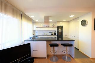 Pis  Carrer de l'emancipació. Emancipación - tres torres