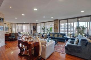 Pis  Carrer de calvet. Espectacular piso junto a reina victoria