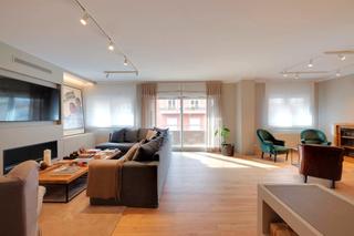 Etagenwohnung  Carrer de santaló. Ático santaló