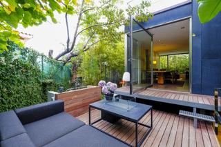 House  Carrer de la santíssima trinitat del mont