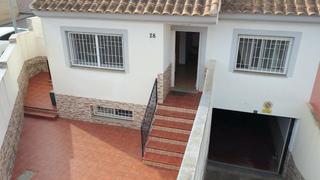 Maison  Cartagena - calle calle gutiérrez. Magnifica planta baja con guardilla y sotano con piscina