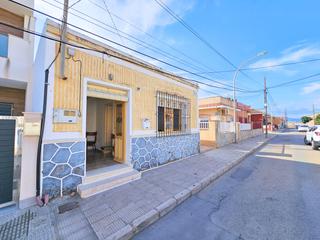 Casa en Los Dolores. !!!planta baja con gran exterior en los dolores!!!