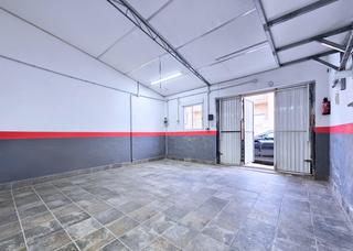 Aparcament cotxe a Barrio Peral-San Félix. Gran garaje cerrado en san félix! espacio, seguridad y versatili