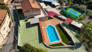 Casa a Perín. Parcela, piscina, barbacoa... quieres que siga?? llamanos y te l