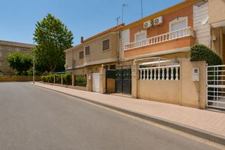 Casa adosada en Barrio de la Concepción