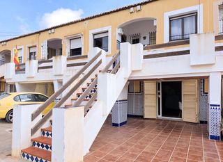 Casa adossada a Islas Menores-Mar de Cristal. Acogedora vivienda con terraza a solo 2 minutos del mar menor. u
