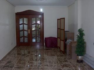 Pis a Casco Antiguo. Piso con 4 dormitorios y garaje en ensanche.