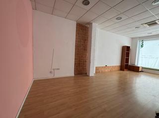 Lloguer Local Comercial a Barrio Peral-San Félix. Local de 50 m2 en barrio peral.