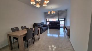 Affitto Appartamento in Barrio Peral-San Félix. Piso seminuevo de 4 dormitorios y garaje zona hispania.