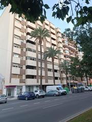 Appartement à Alameda. Piso ubicado en un edificio de lujo situado en alameda de san an