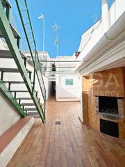 Reihenhaus in Joan Prim. Con terraza