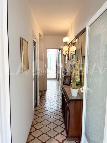 Foto 5e7e8363-aa47-46b5-9c11-a00f71372000. Casa adossada amb calefacció a Joan Prim Granollers