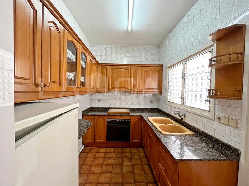 Foto 9f19122a-1fbd-4542-82c5-4abf7ba9d469. Casa adossada amb calefacció a Joan Prim Granollers