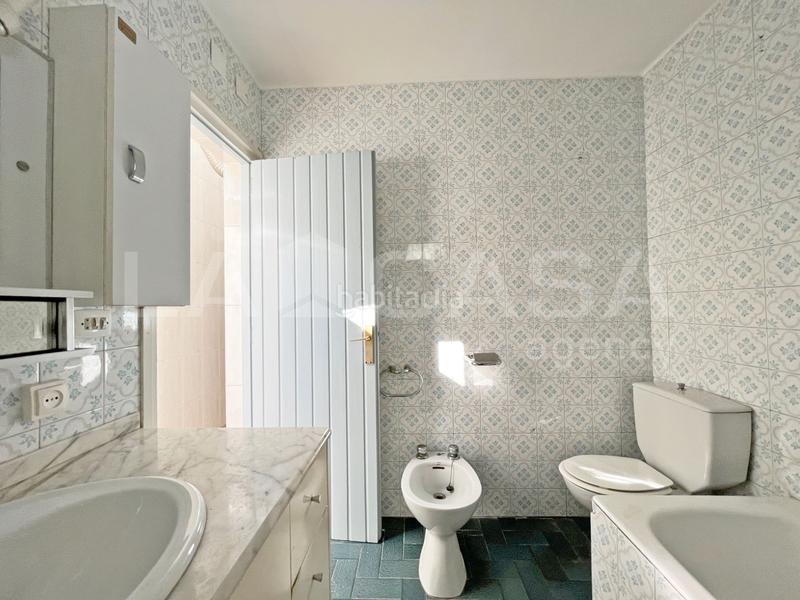 Foto aa703912-9355-4203-9e81-2a7f67bcb728. Casa adossada amb calefacció a Joan Prim Granollers