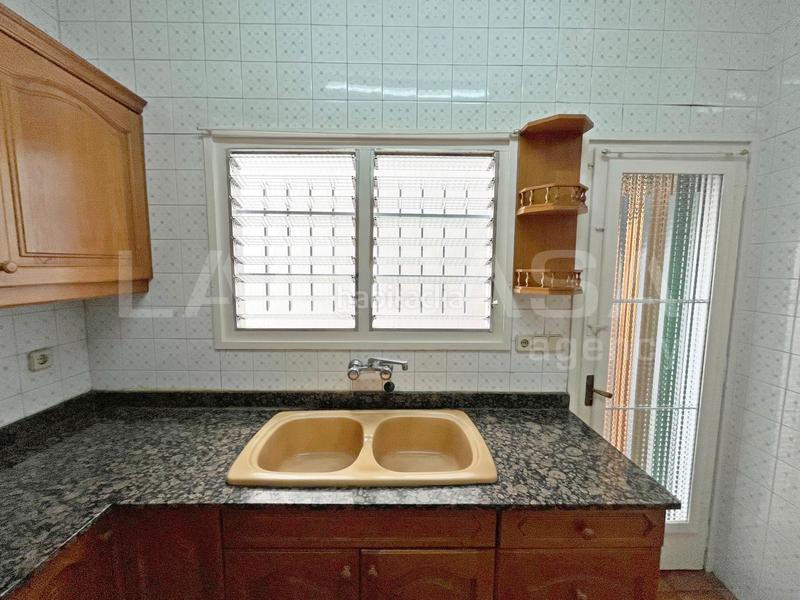 Foto cf20eb71-7115-4374-bd3e-a059b42f3c66. Casa adossada amb calefacció a Joan Prim Granollers