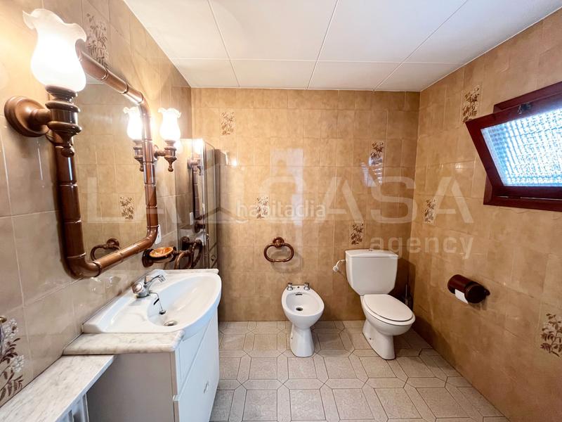 Foto fb420843-fcb4-4896-a5de-195a1f34fcef. Casa adossada amb calefacció a Joan Prim Granollers