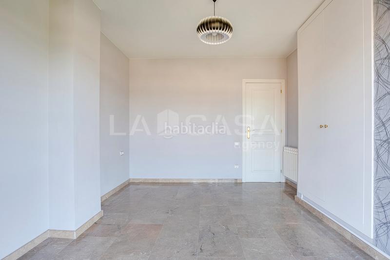 Foto 1e803c24-f160-461f-a6bd-daa0fde94143. Casa adossada amb xemeneia calefacció aparcament a Granollers