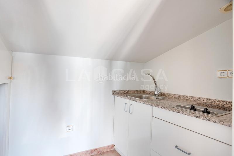 Foto 227ba724-d084-4544-abef-b9def9263a3f. Casa adossada amb xemeneia calefacció aparcament a Granollers