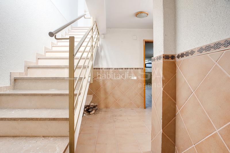 Foto 4b10708a-ab30-4e97-b0ac-869b548ad24b. Casa adossada amb xemeneia calefacció aparcament a Granollers