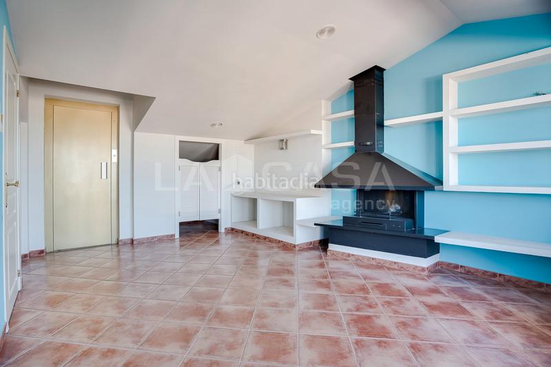 Foto 68802a63-3808-4069-a8a3-f08d3f8ebb20. Casa adossada amb xemeneia calefacció aparcament a Granollers