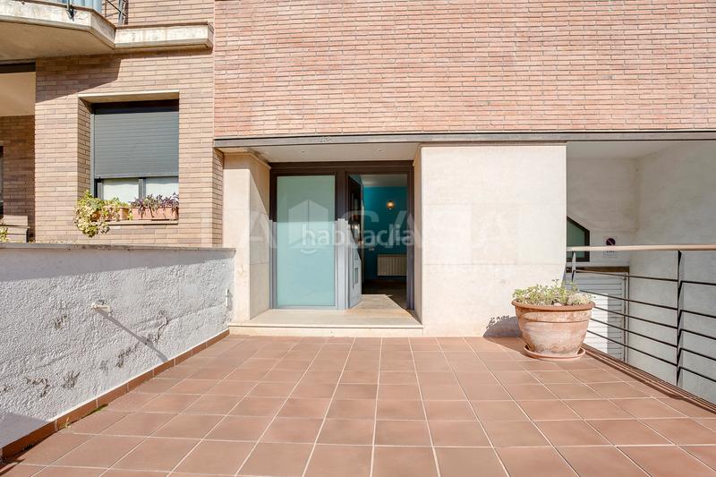 Foto 92713086-e630-430e-b673-464c2e74be96. Casa adossada amb xemeneia calefacció aparcament a Granollers