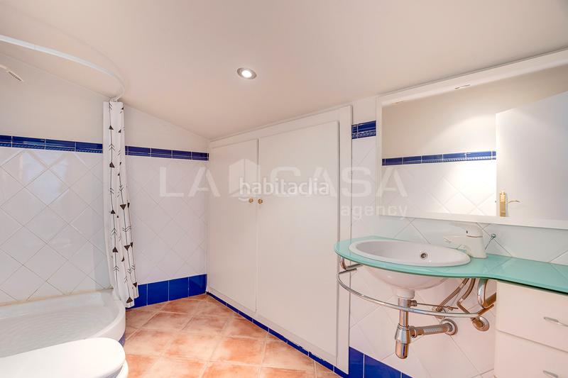 Foto 9a047d4b-97f7-4b65-8ecc-a84e06625eda. Casa adossada amb xemeneia calefacció aparcament a Granollers