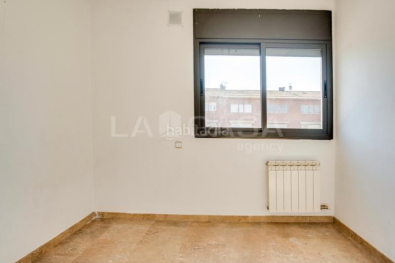 Foto bc6299ae-f768-4386-8779-c8b67f9f3300. Casa adossada amb xemeneia calefacció aparcament a Granollers