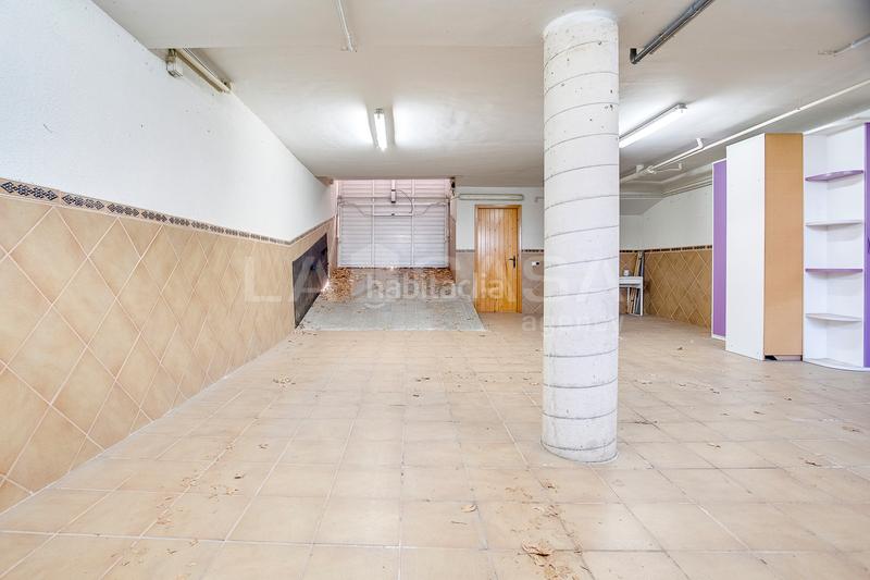 Foto bdab64f9-e0db-4bc6-972c-ac67e545ac0b. Casa adossada amb xemeneia calefacció aparcament a Granollers