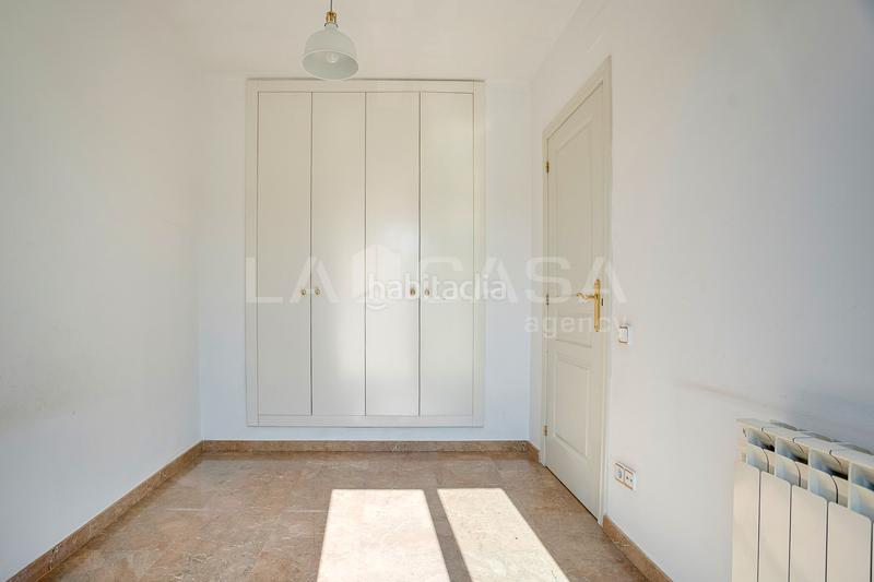 Foto d3a03cad-2b75-4837-b80d-6568f0c25023. Casa adossada amb xemeneia calefacció aparcament a Granollers