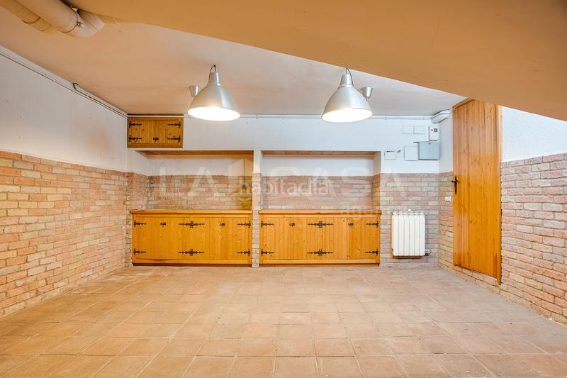 Foto da7cbb9d-0920-49ac-a0b9-b16f7df5e5cf. Casa adossada amb xemeneia calefacció aparcament a Granollers