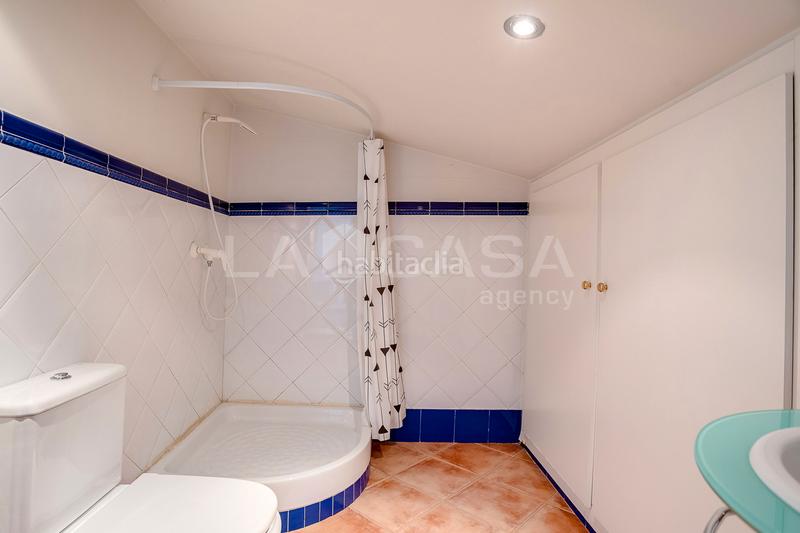 Foto de14604f-7b77-41eb-ad19-a67739a185a6. Casa adossada amb xemeneia calefacció aparcament a Granollers