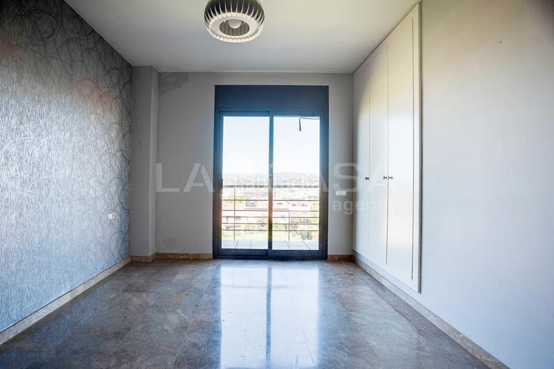 Foto ec15f275-19a3-4fe0-a835-399d7acea4b0. Casa adossada amb xemeneia calefacció aparcament a Granollers